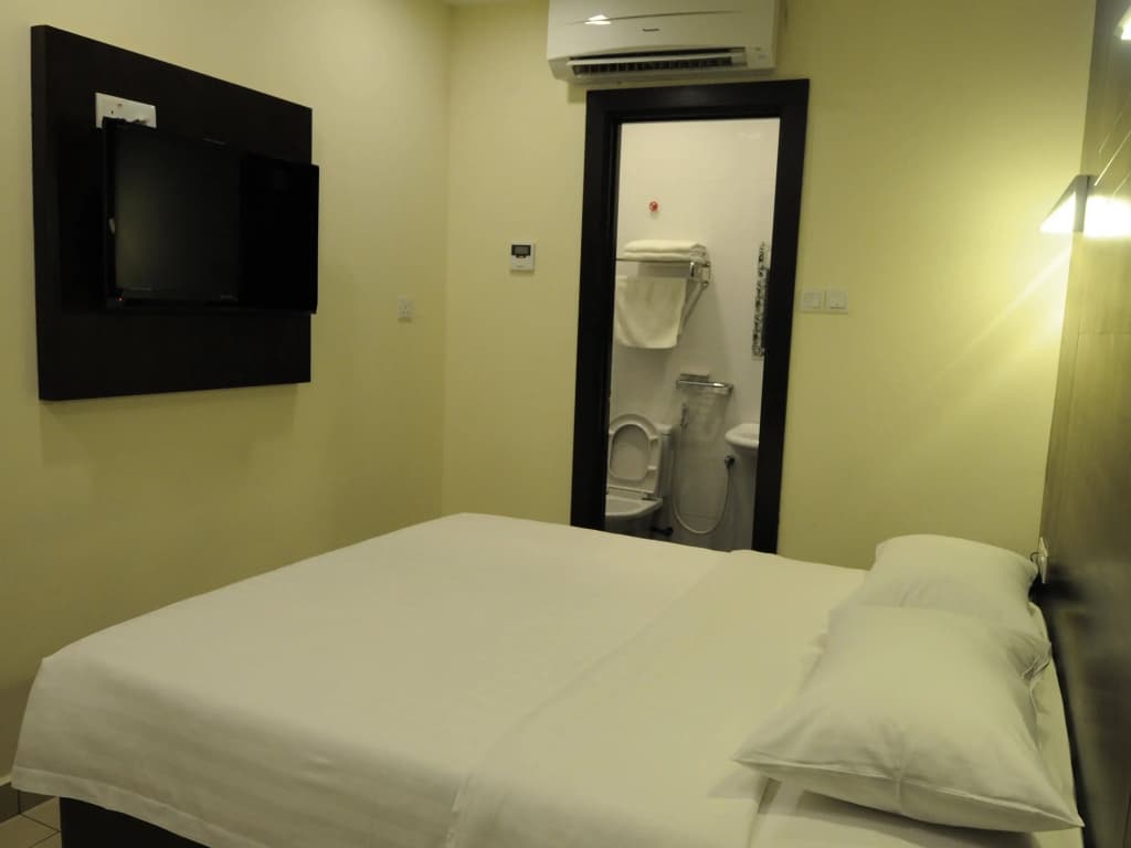 Cathay Hotel - photo 4