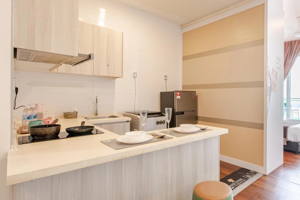 Hostahome at Paragon Suites with Private Jacuzzi - photo 3
