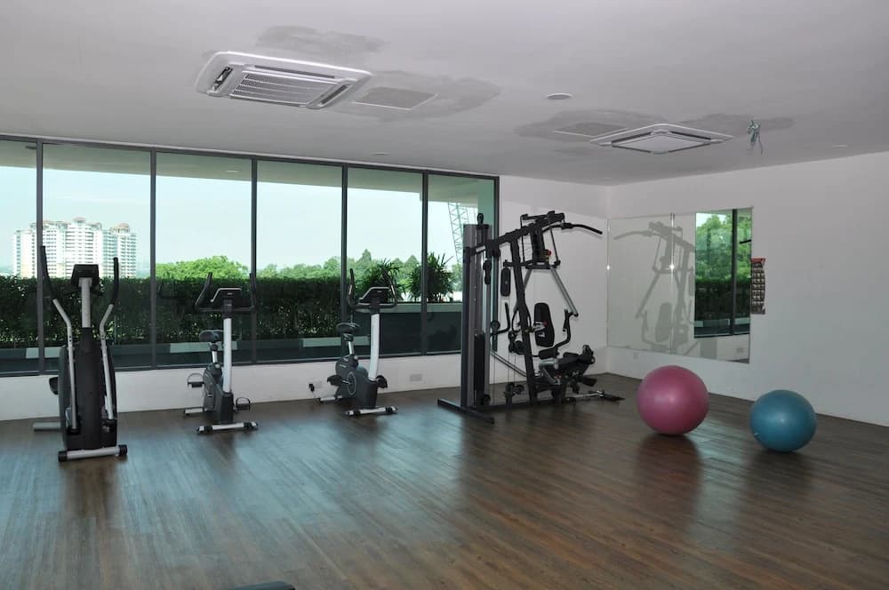 Lawang Suite 2 Bedroom Corner Apartment - photo 9