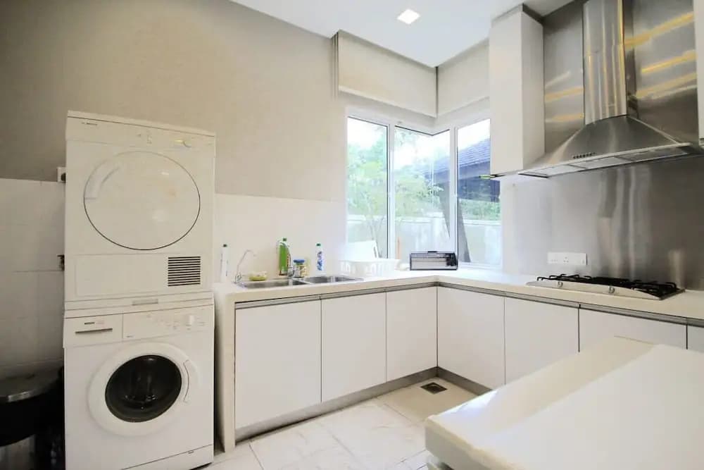 Chic 4BR Oasis With Gazebo, Your Dream Getaway - photo 16