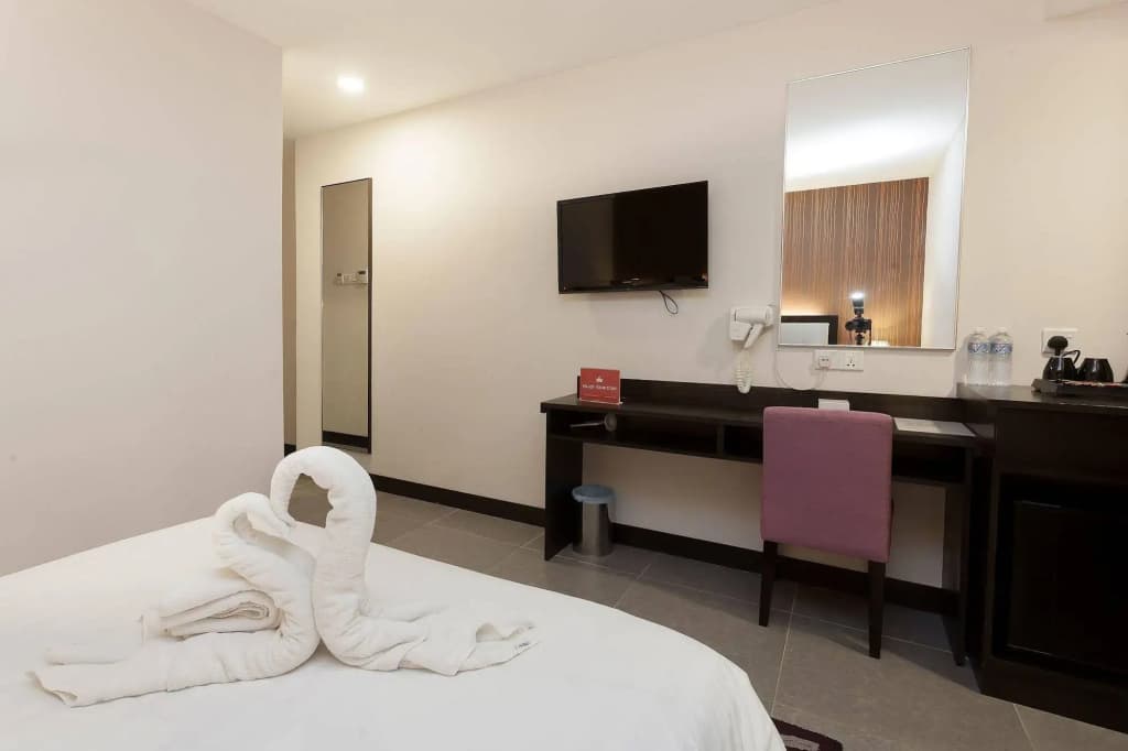 ZEN Rooms Near SOGO - photo 5