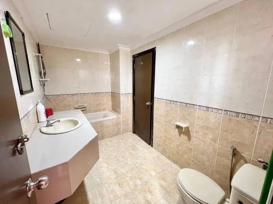 VACATION HOME PENTHOUSE MARINA COURT CONDO RESORT KOTA KINABALU 5 bedrooms 15 pax - photo 8