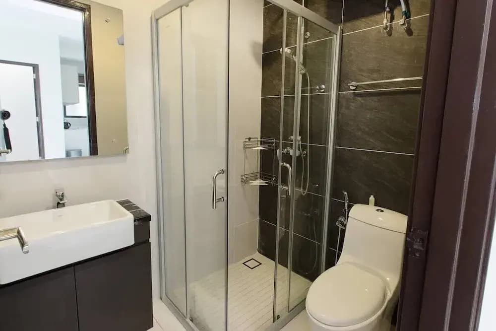 High-floor 2BR Suite, Water Views, Free Parking - photo 8