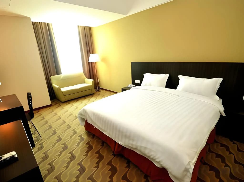 Eminent Hotel - photo 4