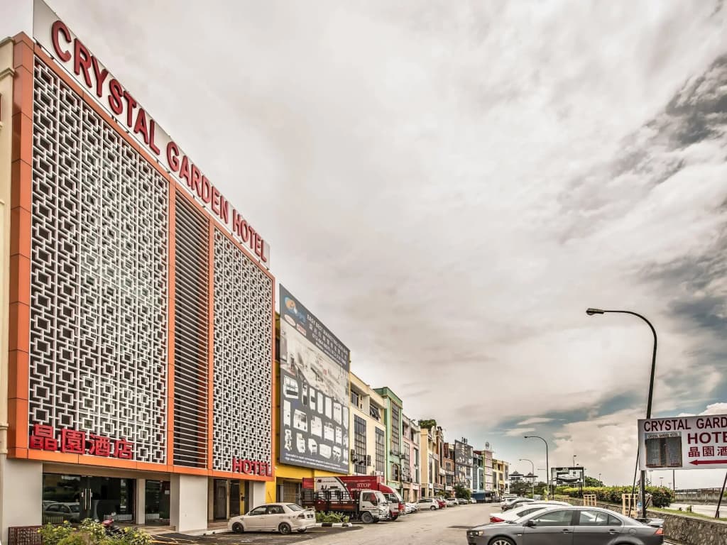 Crystal Garden Hotel (Seri Kembangan) - photo 1