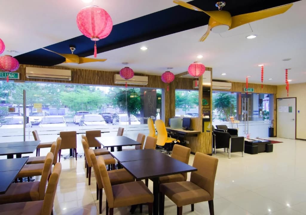 8 Days Boutique Hotel @ Mount Austin JB - photo 17
