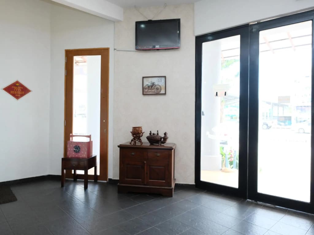 OYO 619 Grand City Hotel 2 - photo 4