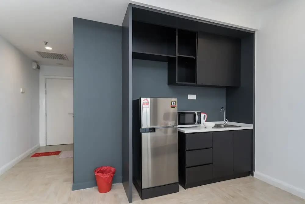 OYO Home 44050 Essential Studio Empire Marriot - photo 19