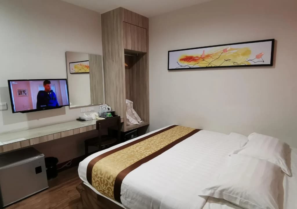 Meriton Inn Hotel - photo 2