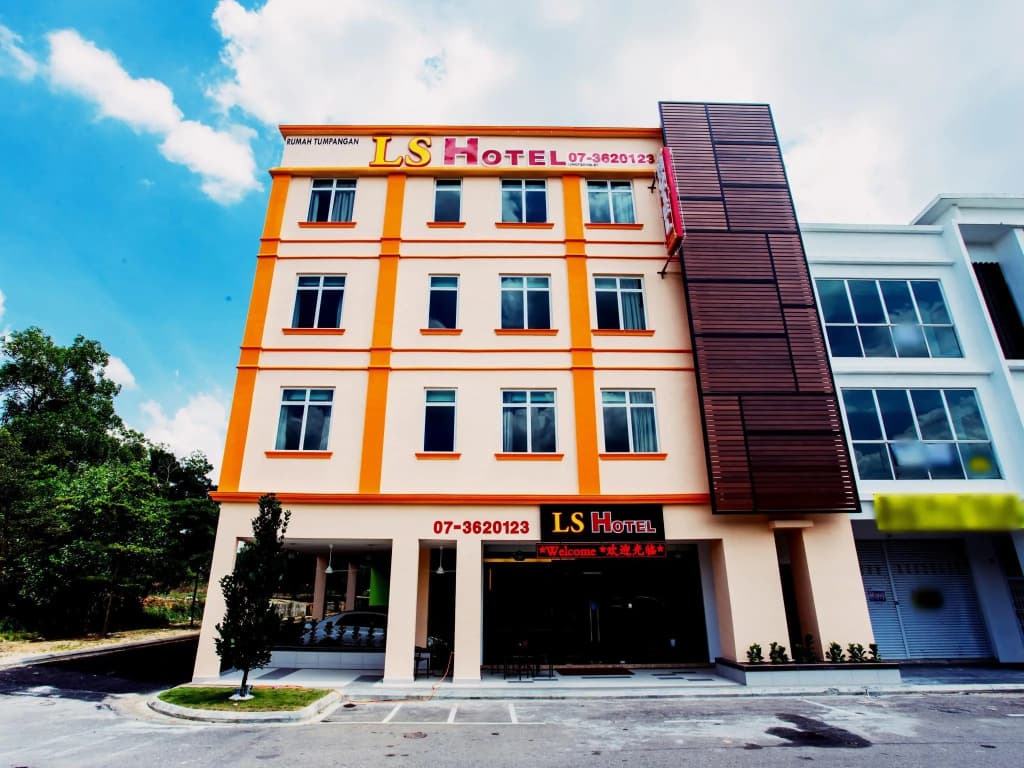 LS Hotel - photo 16