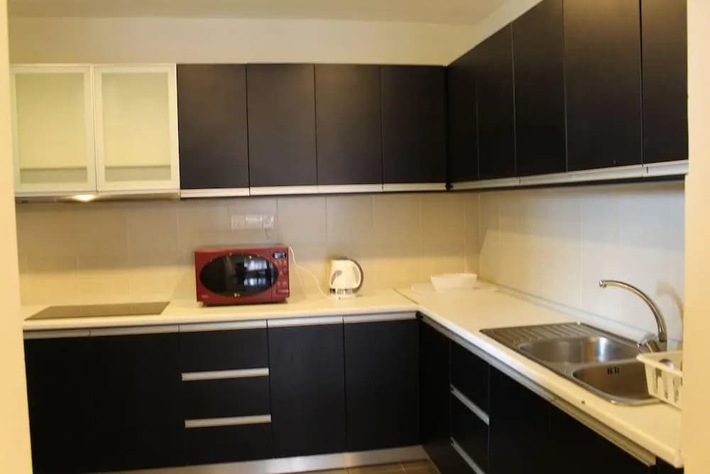 Peaceful Service Suites at Taragon Puteri Bintang - photo 12