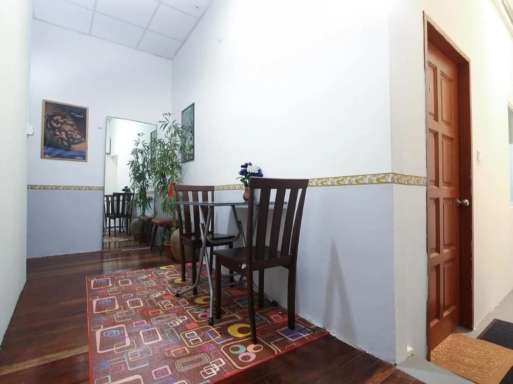 Comfortable Family Room for 4 People in Kuching With Ac - Amida Point Services - photo 9