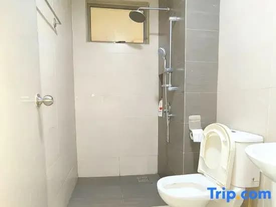 #CS1, Cozy Cybersquare Ensuite with Pool View - photo 3