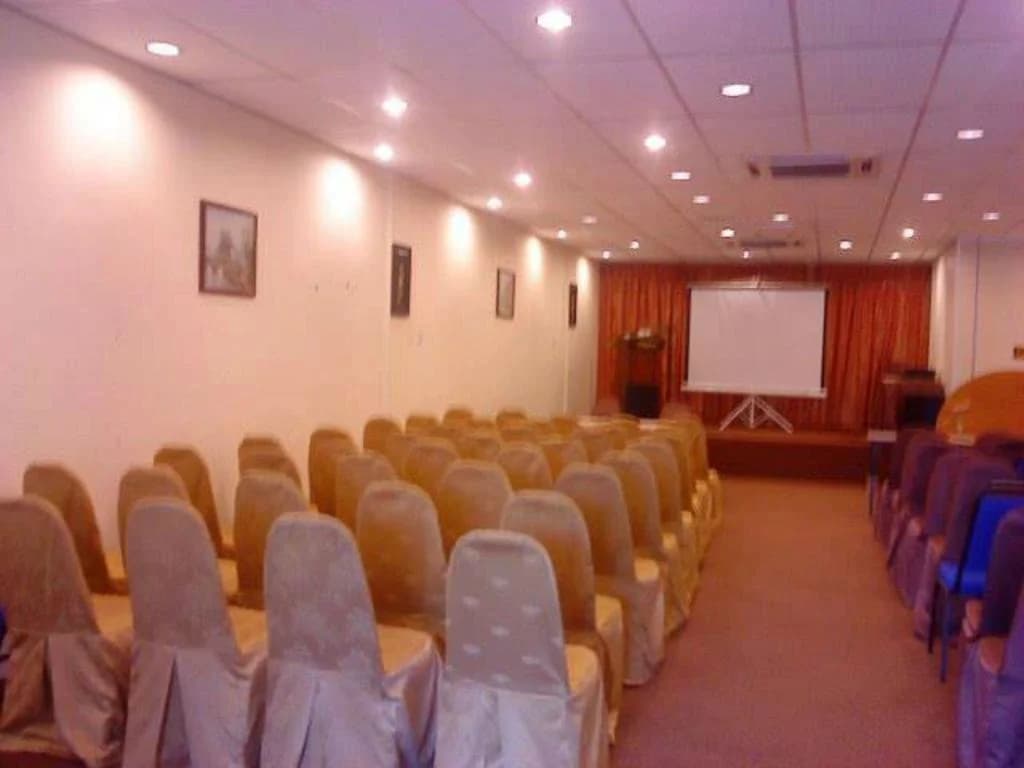 Hotel Putra Iskandar - photo 10