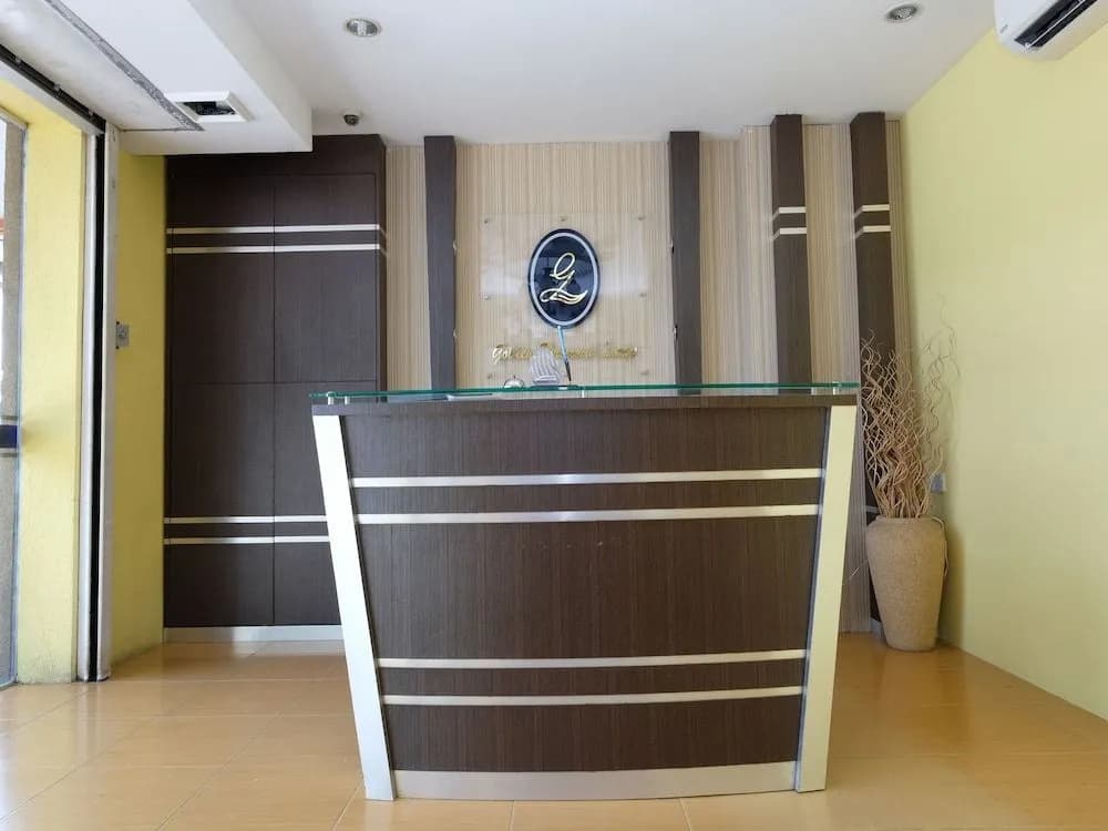 OYO 89352 Golden Terminal Lodge - photo 2