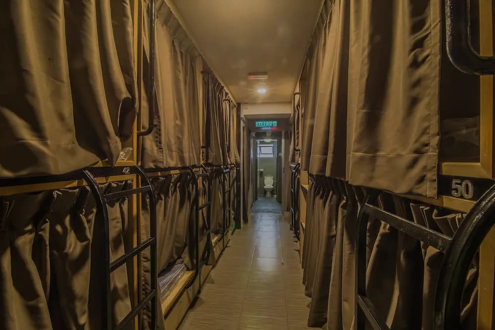 Traveller Bunker Hostel 1 - photo 11