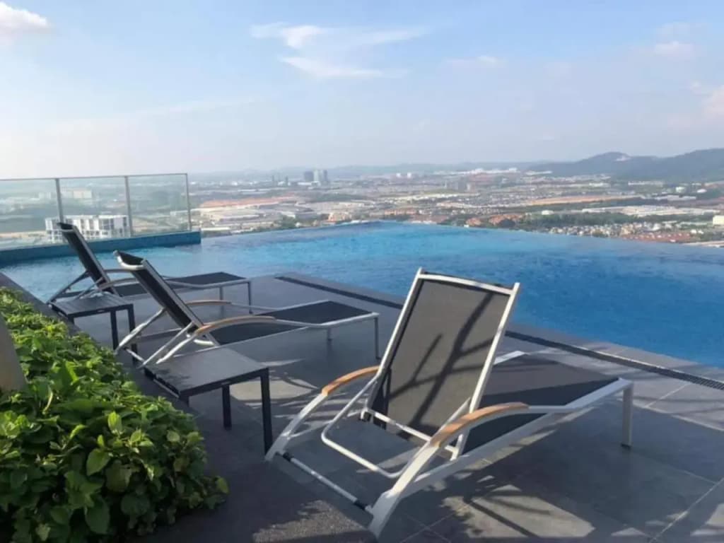 Sky pool 4 star hotel grade stay in i-City - photo 9