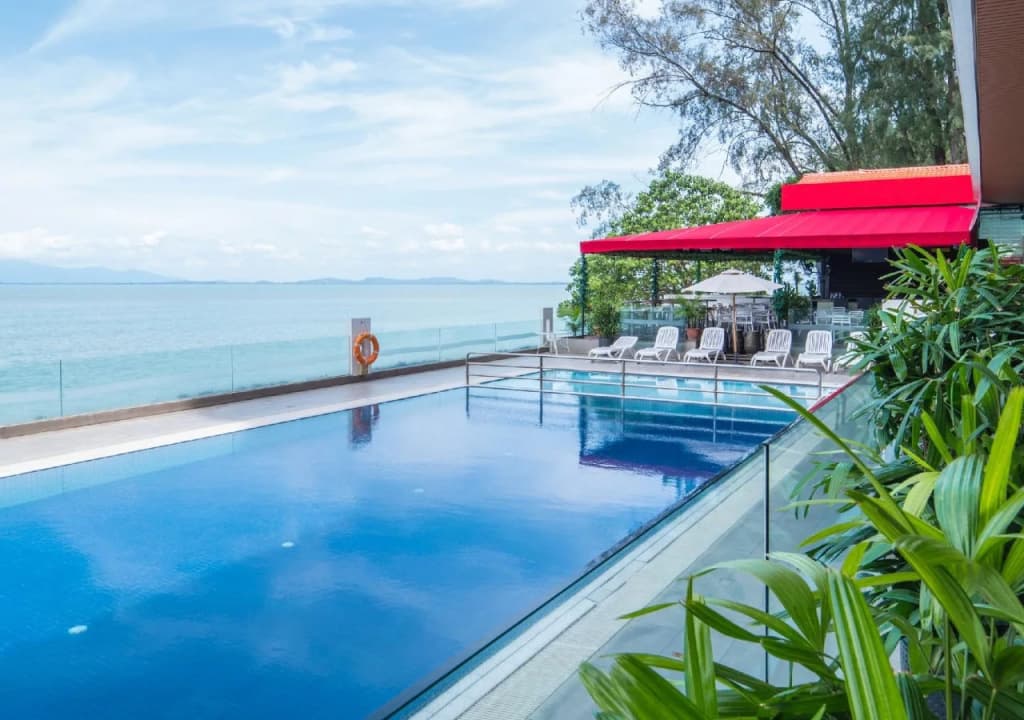 Hotel Sentral Seaview - photo 6