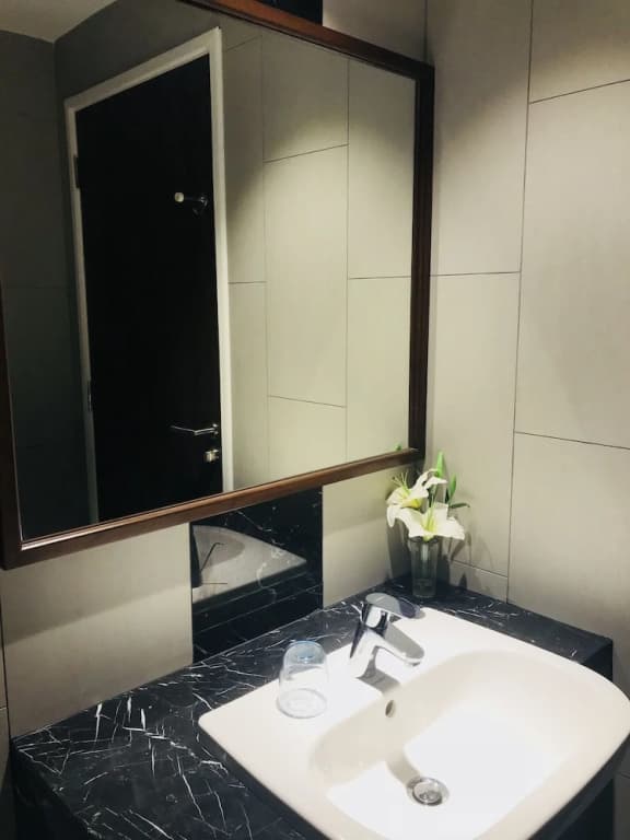 The Landmark Penthouse Luxury Condo by Casa Accommodation - photo 8