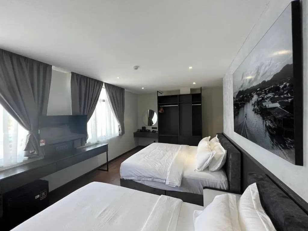 All In Hotel - photo 6