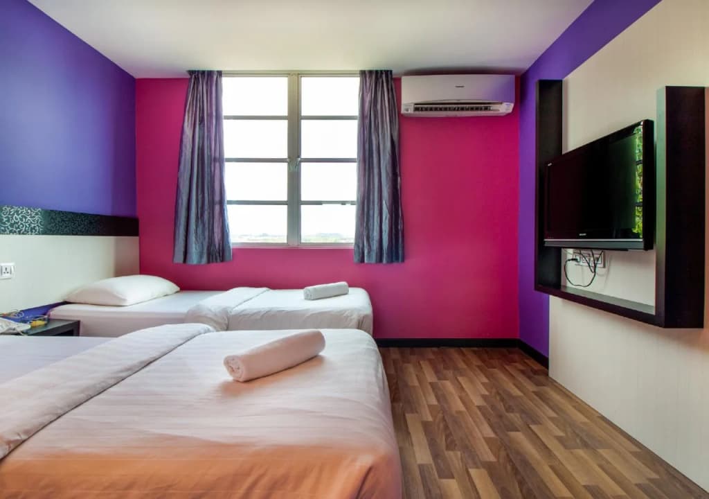 e Hotel - photo 5