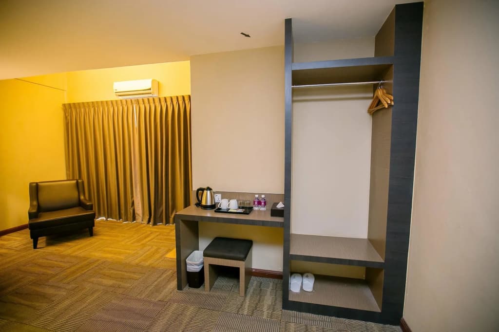 Merdeka Hotel - photo 4