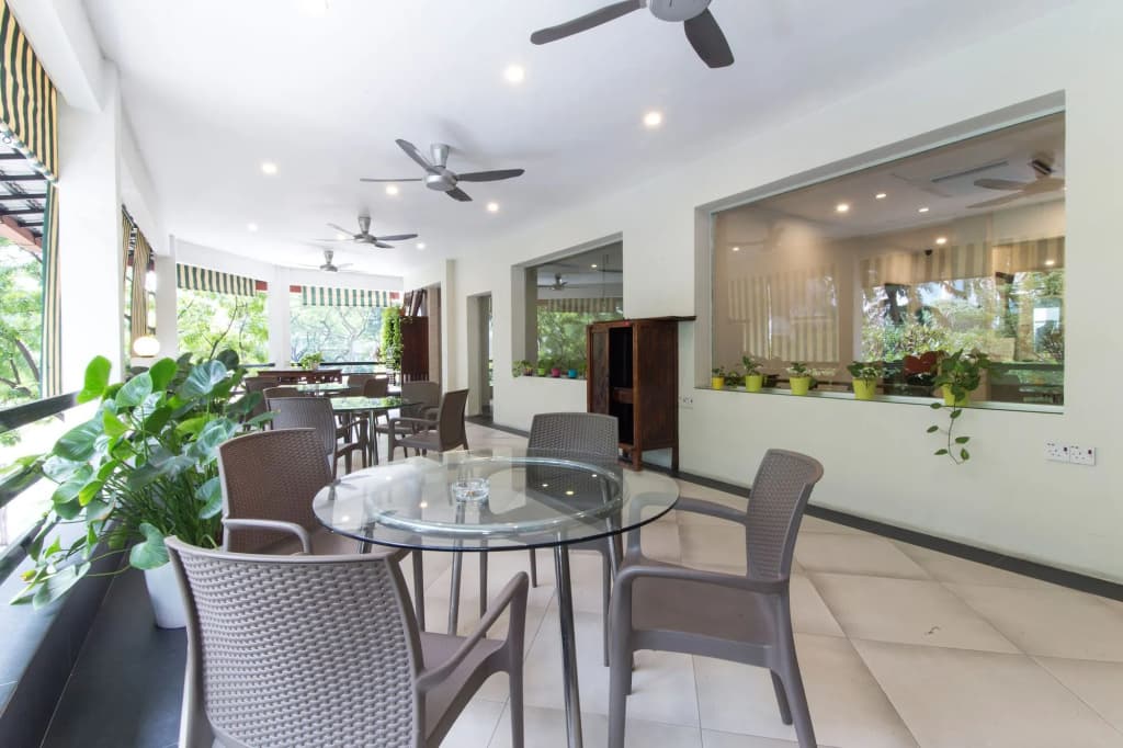 Lodge Paradize Hotel by OYO Rooms - photo 19