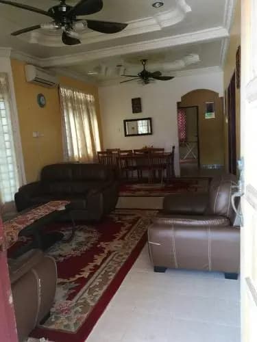 Beachland Guesthouse - photo 3