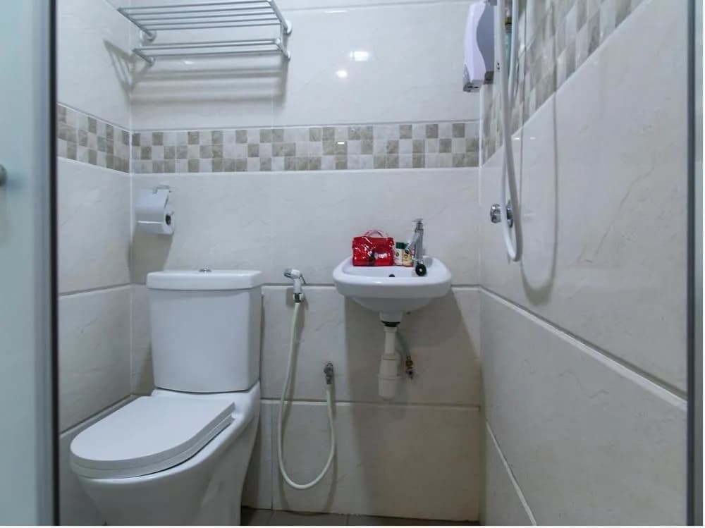 OYO 281 OM Hotel - photo 8