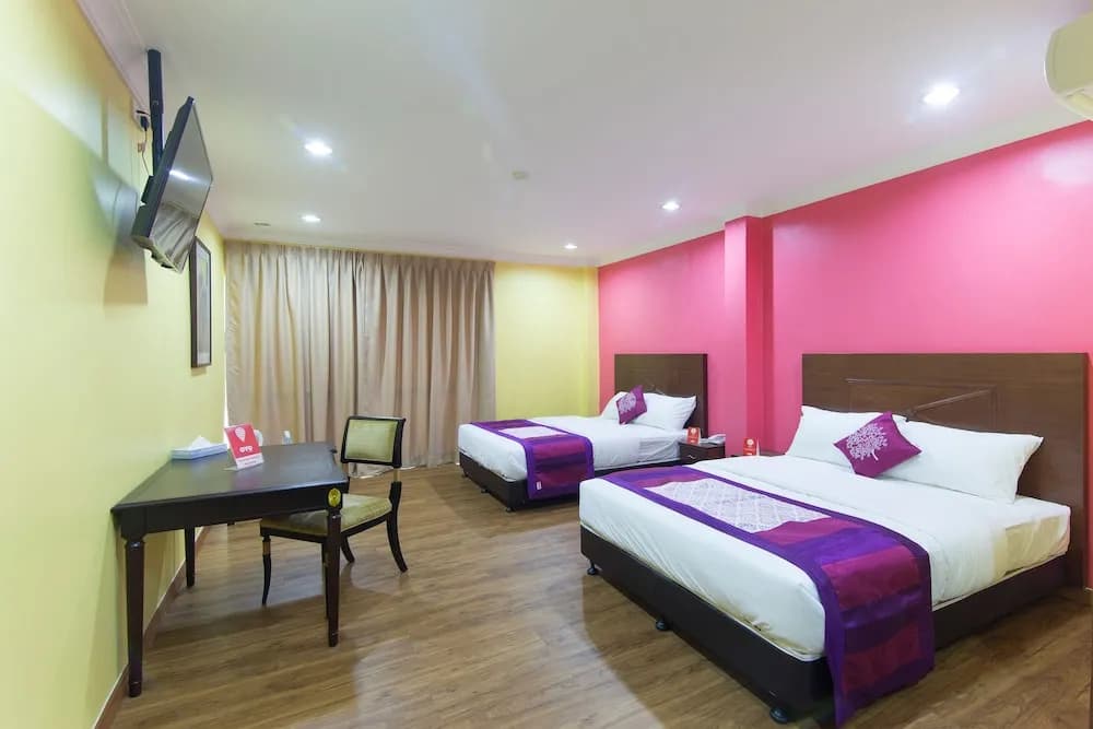 Hotel Sunjoy 9 by OYO Rooms - photo 1