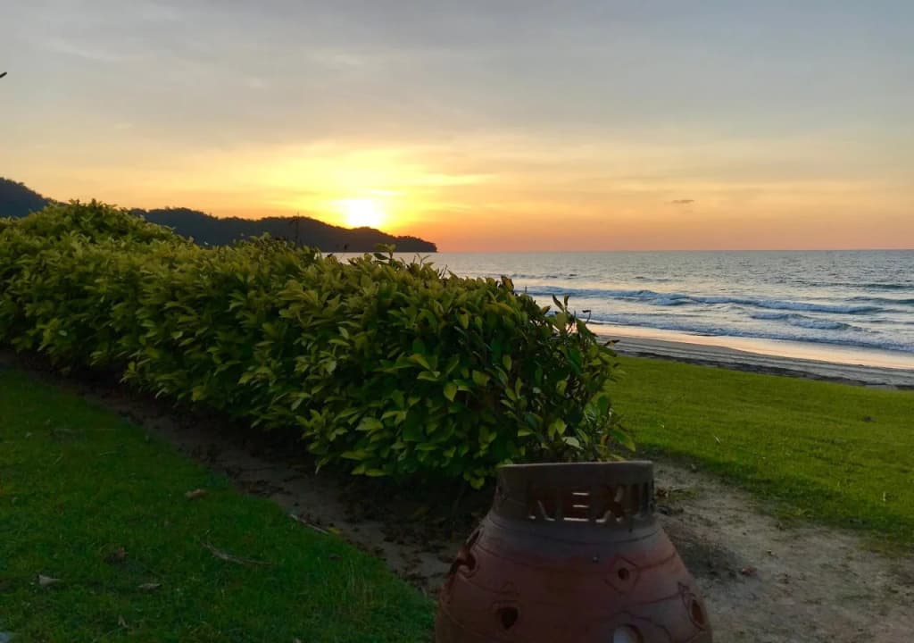Sunset Seaview Beach Villas & Spa Suites at Nexus Karambunai - photo 12