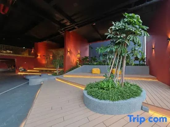 Piccadilly Greentown Premium Suites by IWH Suites - photo 10