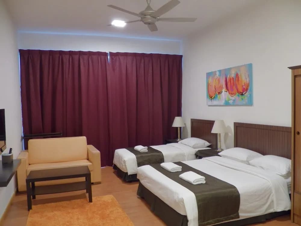 Maytower Apartment - photo 2