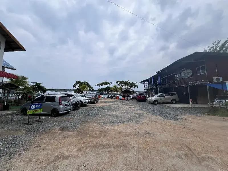 Riverbank Dungun Guesthouse & Cafe - photo 16