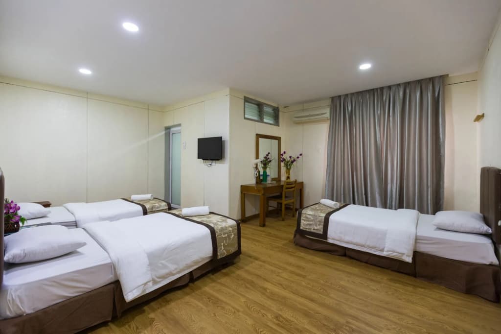 Sabrina Court Hotel - photo 16