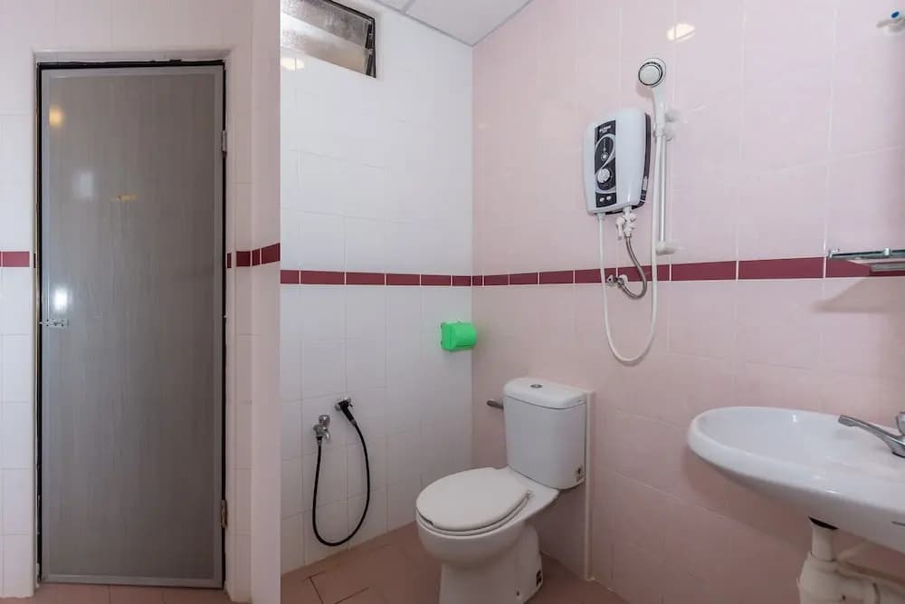 OYO 90893 Hotel 68 Kampung Lapan - photo 10