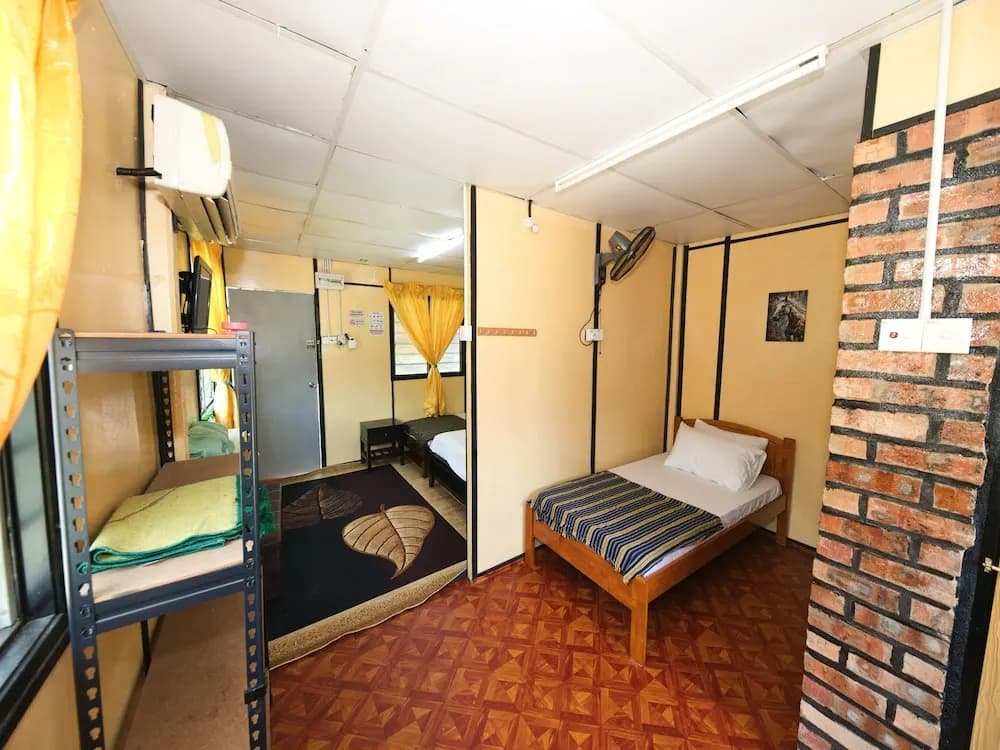 OYO 90960 Rajawali D'cabin Chalet Room - photo 9