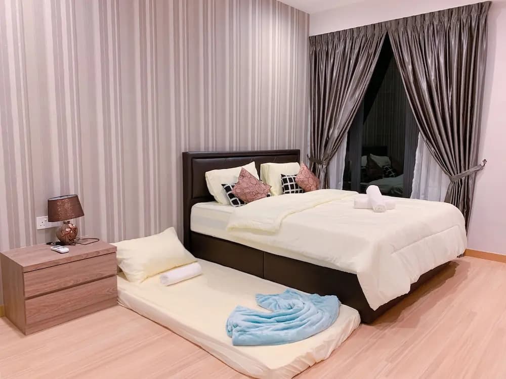 Romantic Mansion at The Landmark - photo 40