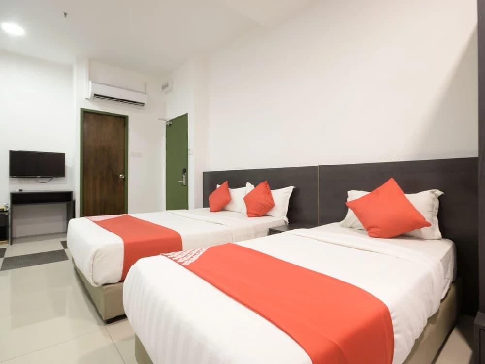 OYO 906 Happy 92 Hotel Lumut - main photo
