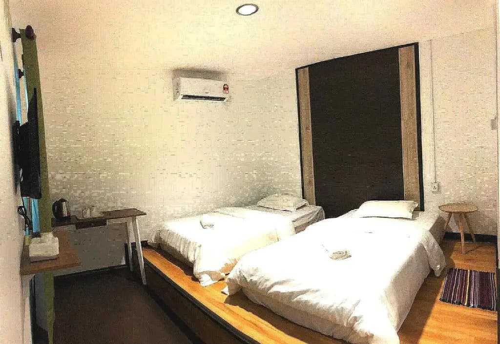OYO HOME 90667 Chen Room Bs - photo 9