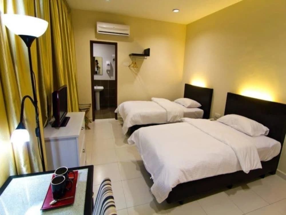 Melody Inn Hotel - photo 2