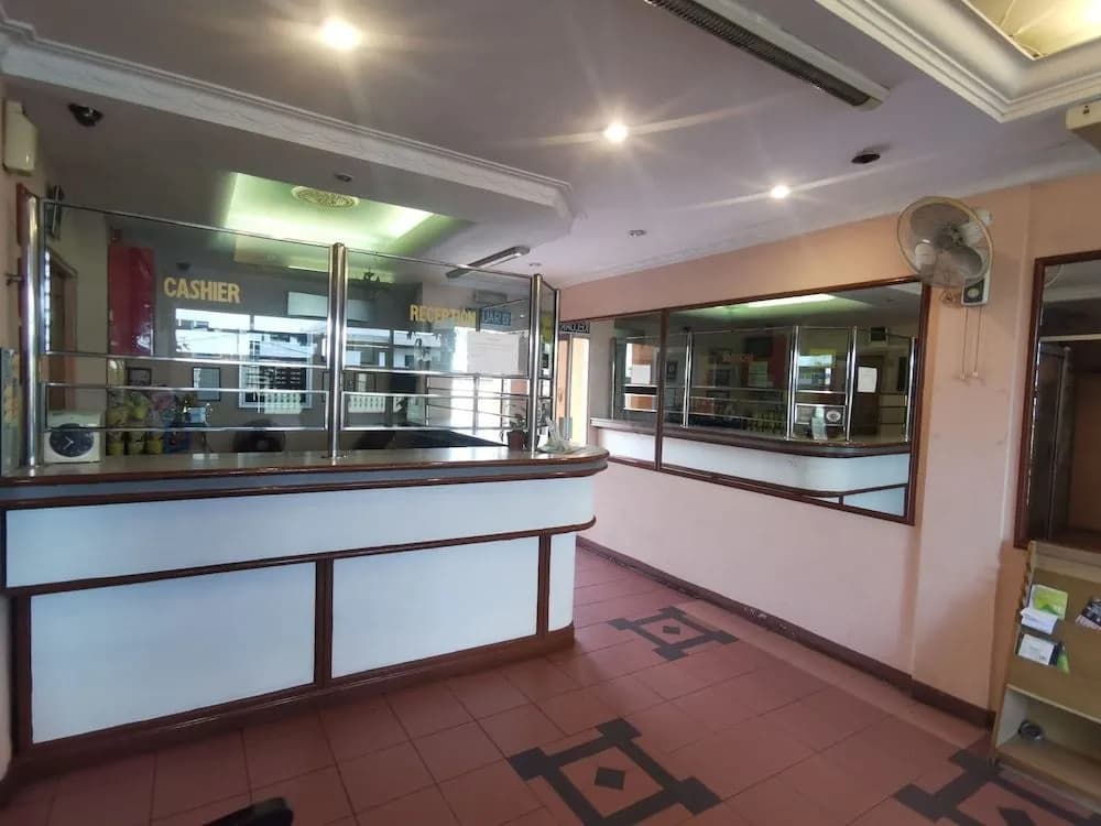 OYO 89864 Hotel Holiday Park - photo 2