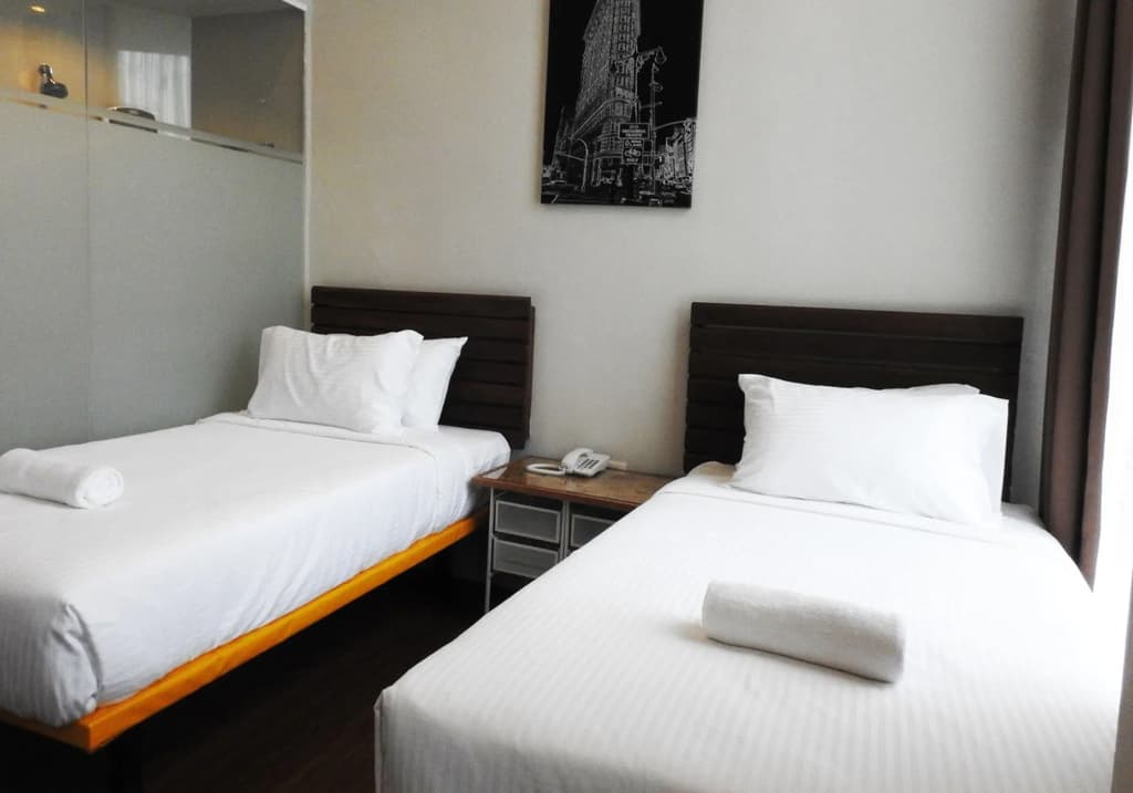 The Riverbank Hotel - photo 4