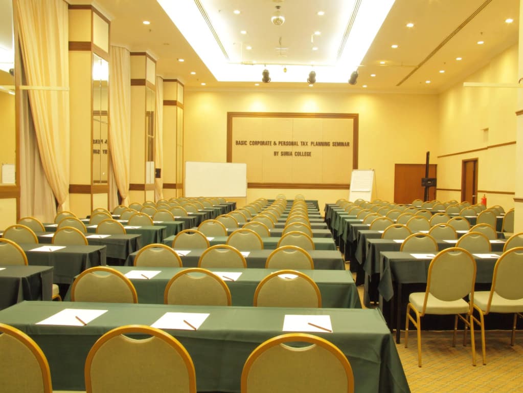 Mandarin Court Hotel - photo 15