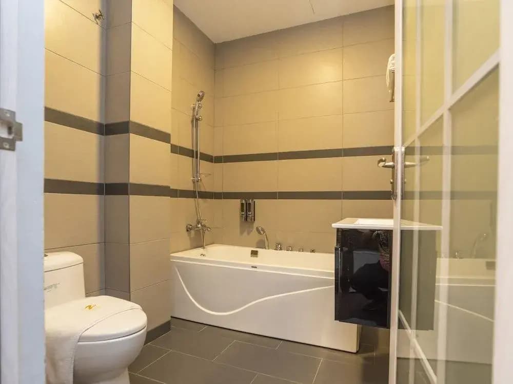 OYO 89423 Zenz Hotel - photo 20