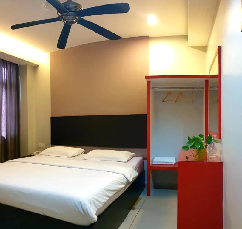 Golden Court Hotel - photo 11
