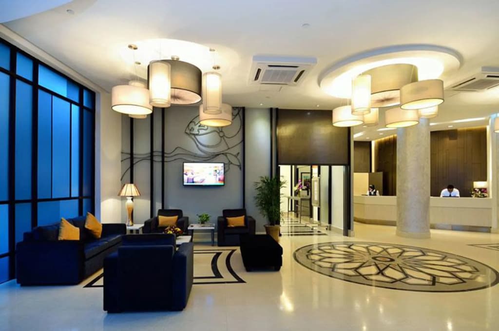Holiday Villa Hotel & Suites - photo 2