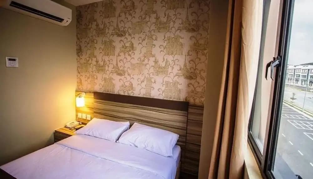 Victory City Hotel Crystal Bay - photo 10