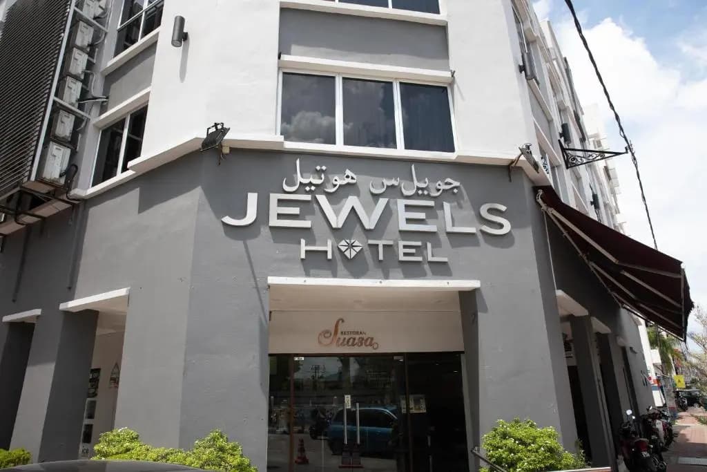 Jewels Hotel - photo 1