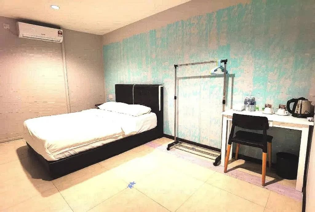 OYO HOME 90667 Chen Room Bs - photo 7